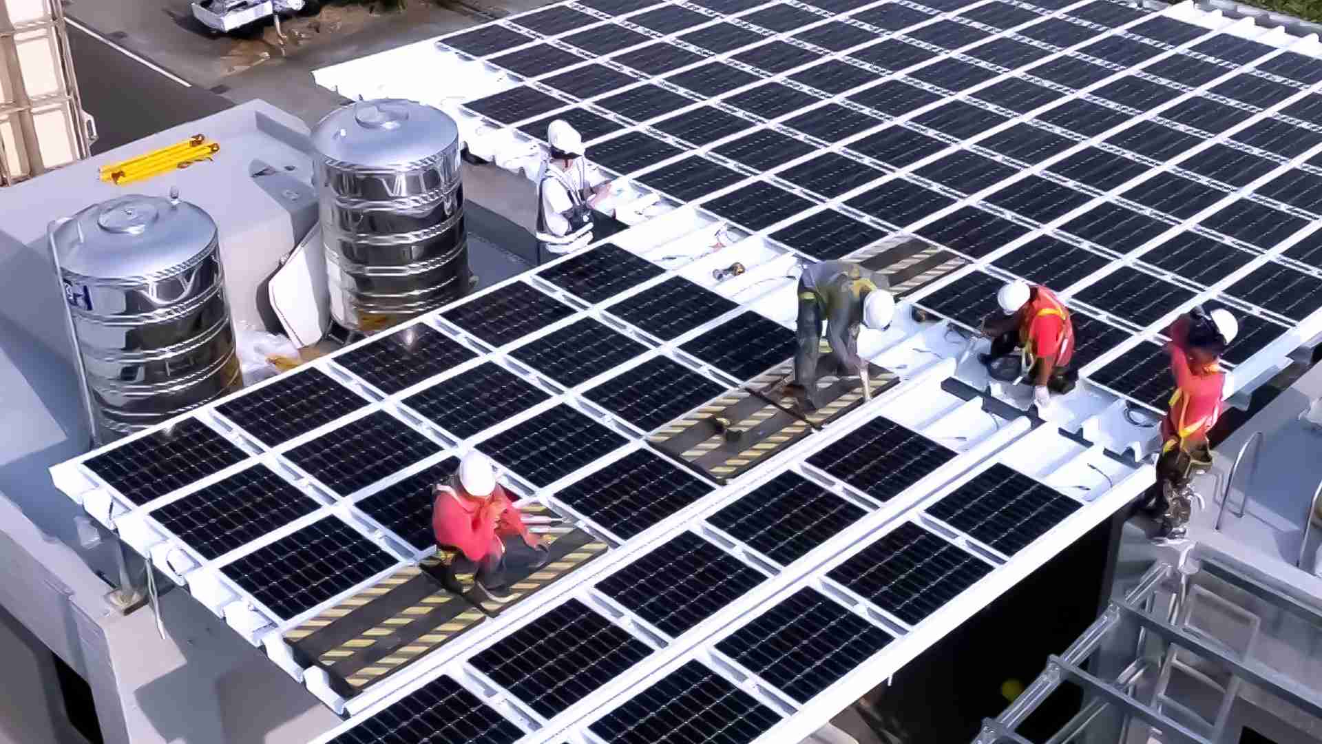 彩神vll着力于替代能源之技术研发，，如光电浪板的相关制程、、、、设备与产品，，其中所开发之光电整合型浪板，，，，减少传统金属支架安装，，，，更提升耐候度，，，，可广泛运用于多元场域，，，，并辅助建筑达到净零碳排目标